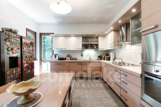 Independent villa with spacious garden