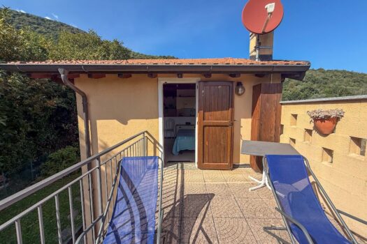 House with garden in San Siro – lake view