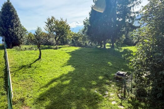 House with garden in San Siro – lake view