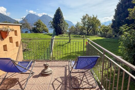 House with garden in San Siro – lake view