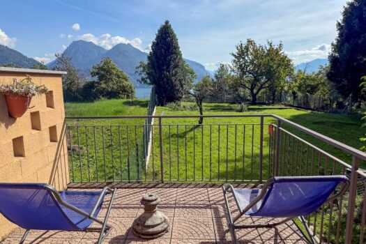 House with garden in San Siro – lake view