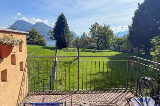 House with garden in San Siro – lake view