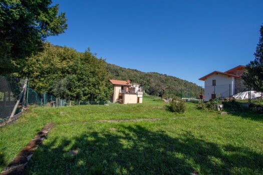 House with garden in San Siro – lake view