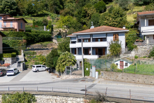 Three-room apartment with lake view in Gravedona – near the centre