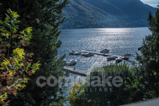Villa facing the lake with private boathouse in Moltrasio