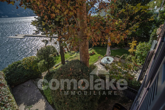Villa facing the lake with private boathouse in Moltrasio