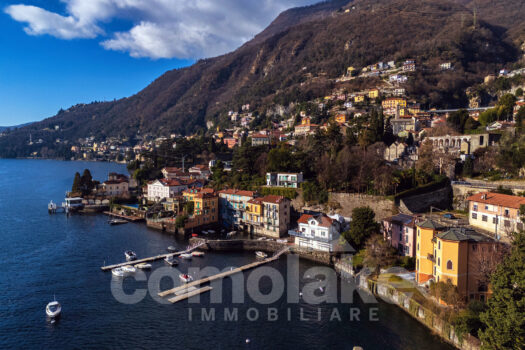 Villa facing the lake with private boathouse in Moltrasio