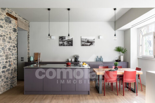 Open-plan apartment in a historic villa in downtown Cernobbio