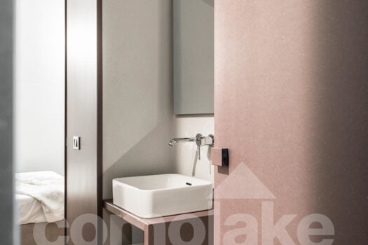 Open-plan apartment in a historic villa in downtown Cernobbio