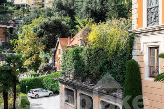 Open-plan apartment in a historic villa in downtown Cernobbio