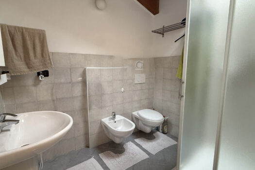 Apartment in a residence with swimming pool in Pianello del Lario – lake view