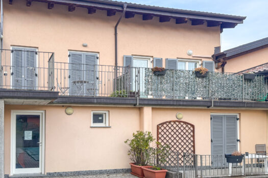 Apartment in a residence with swimming pool in Pianello del Lario – lake view