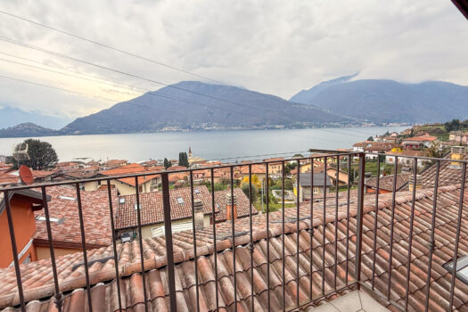 Small villa with garden in Pianello del Lario – lake view