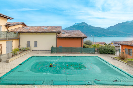 Apartment in a residence with swimming pool in Pianello del Lario – lake view