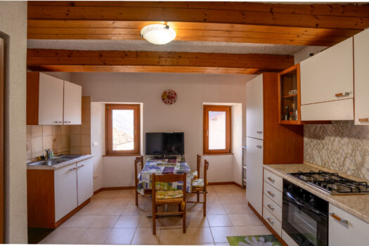 Renovated rustic house in Musso – in an historic village with lake views