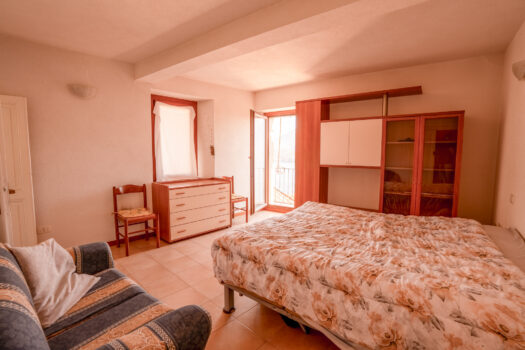 Renovated rustic house in Musso – in an historic village with lake views