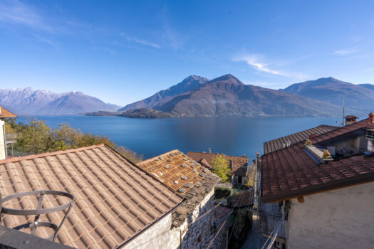Renovated rustic house in Musso – in an historic village with lake views