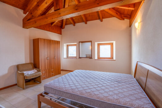 Renovated rustic house in Musso – in an historic village with lake views