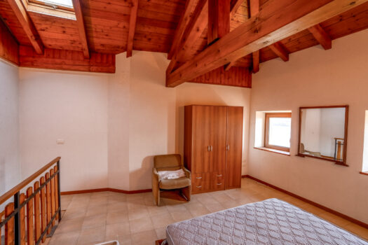 Renovated rustic house in Musso – in an historic village with lake views