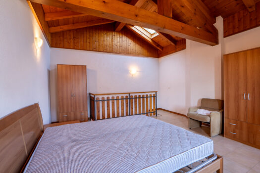 Renovated rustic house in Musso – in an historic village with lake views