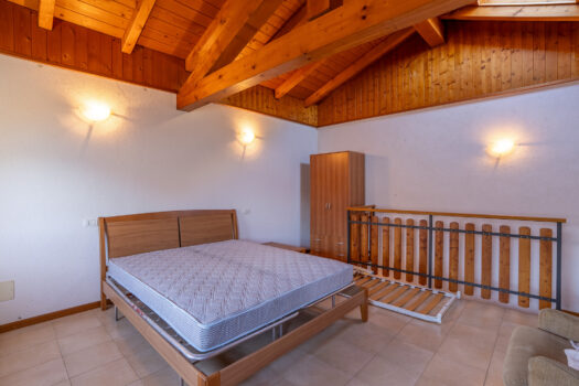 Renovated rustic house in Musso – in an historic village with lake views