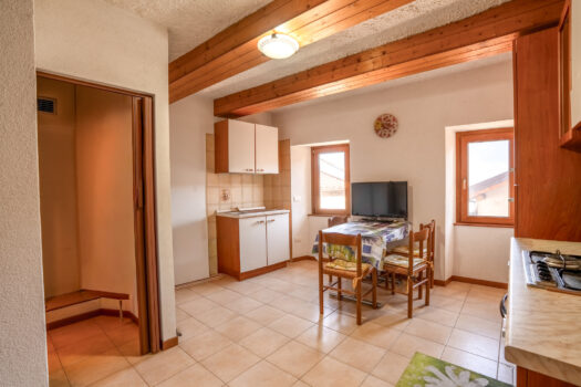 Renovated rustic house in Musso – in an historic village with lake views