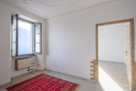 Lakefront apartment in Argegno – stunning lake views