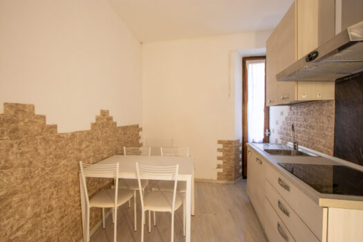 Lakefront apartment in Argegno – stunning lake views