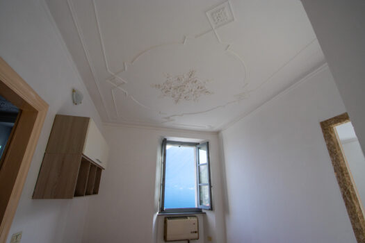 Lakefront apartment in Argegno – stunning lake views