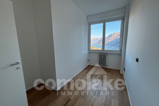 Apartment with terrace overlooking the lake in Como
