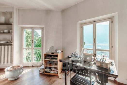 Attic in a historic villa on the lake in Cernobbio