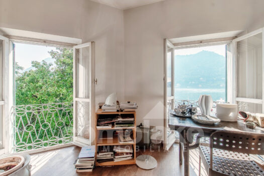 Attic in a historic villa on the lake in Cernobbio