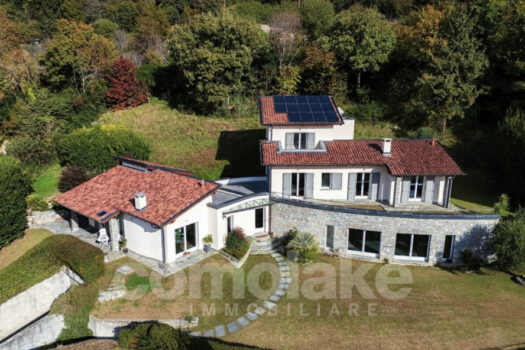Modern villa with garden and lake view in Cernobbio