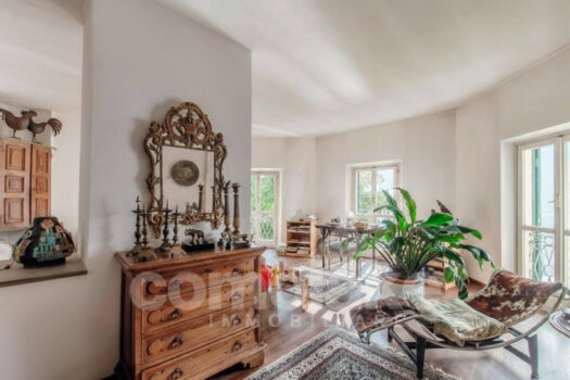 Attic in a historic villa on the lake in Cernobbio
