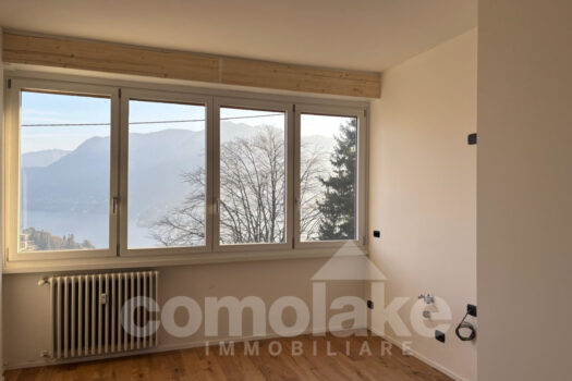Apartment with terrace overlooking the lake in Como