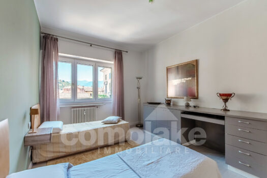 Central Cernobbio apartment with a terrace