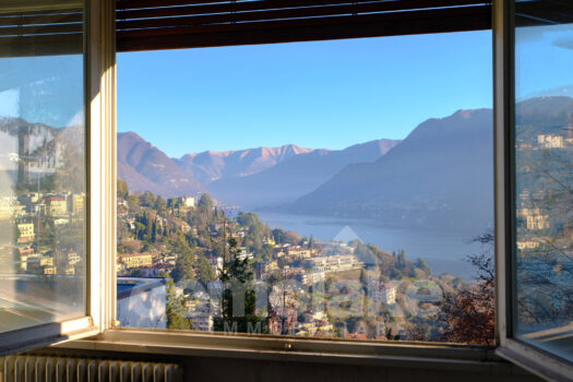 Apartment with terrace overlooking the lake in Como