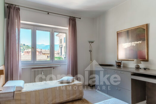 Central Cernobbio apartment with a terrace