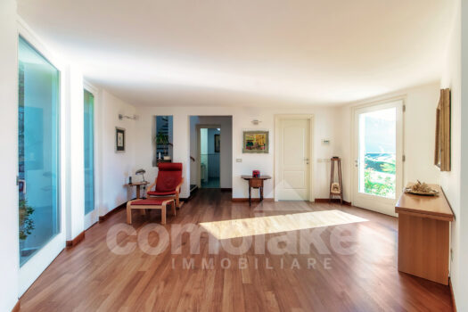 Modern villa with garden and lake view in Cernobbio