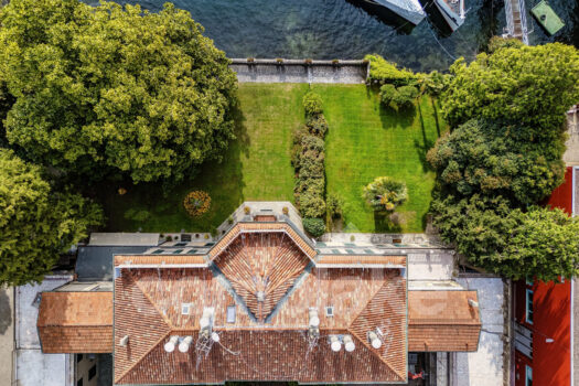 Attic in a historic villa on the lake in Cernobbio