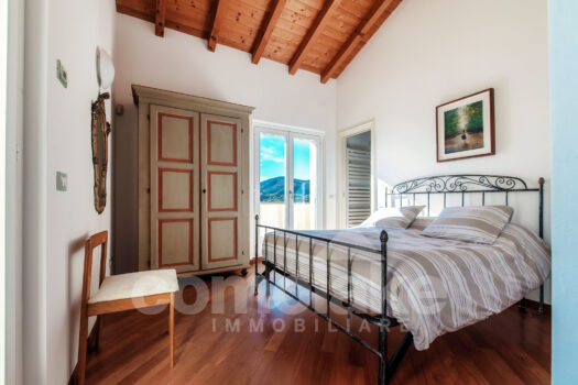 Modern villa with garden and lake view in Cernobbio