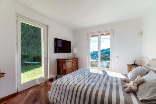 Modern villa with garden and lake view in Cernobbio