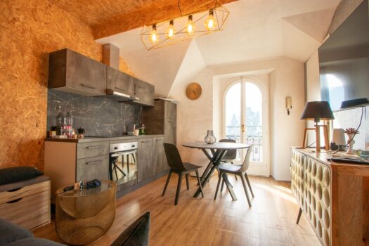 Two-room apartment near the lake in Tremezzina – garage