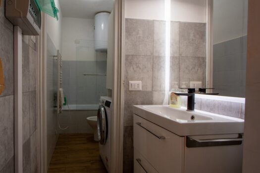 Two-room apartment near the lake in Tremezzina – garage