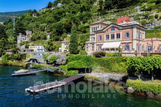 Apartment with garden on the lake and boat place near Cernobbio