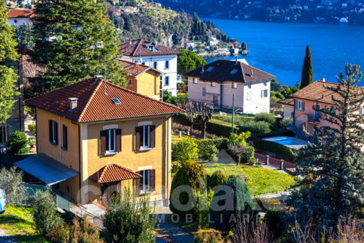 Classic villa with a large garden in Cernobbio