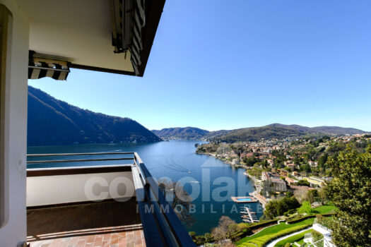 Penthouse with wonderful lake view in Cernobbio