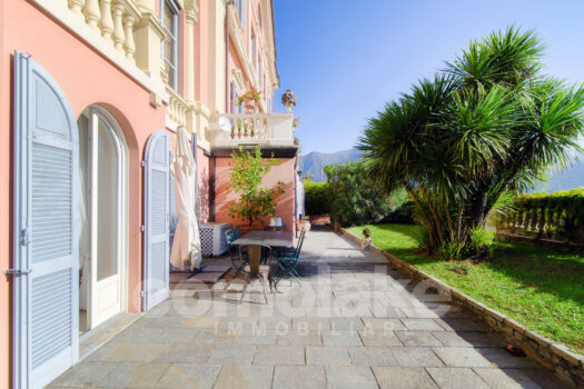 Apartment with garden on the lake and boat place near Cernobbio