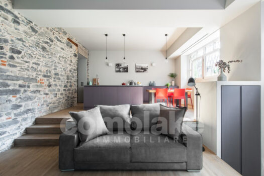 Open-plan apartment in a historic villa in downtown Cernobbio