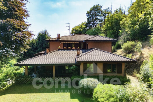 Independent villa with spacious garden in San Fermo Della Battaglia